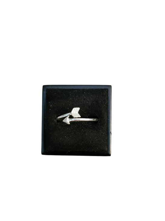Jewelry - Size 7.5 Silver Toned Arrow Wrap Ring